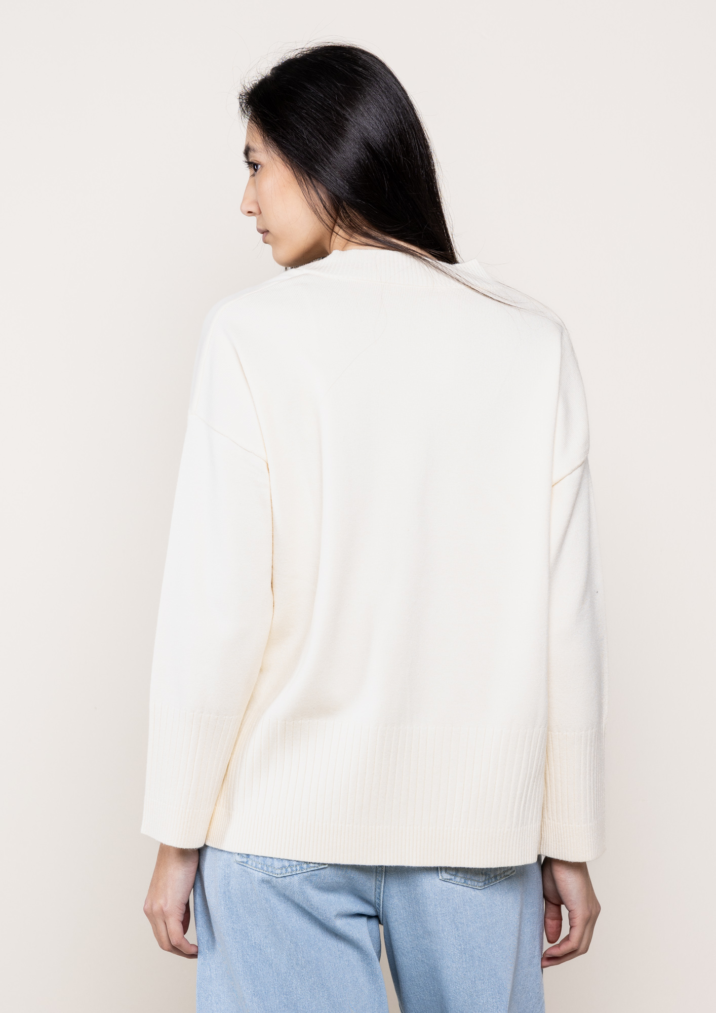 Maglia Scollo V Lokita Milano con Spille - immagine 2